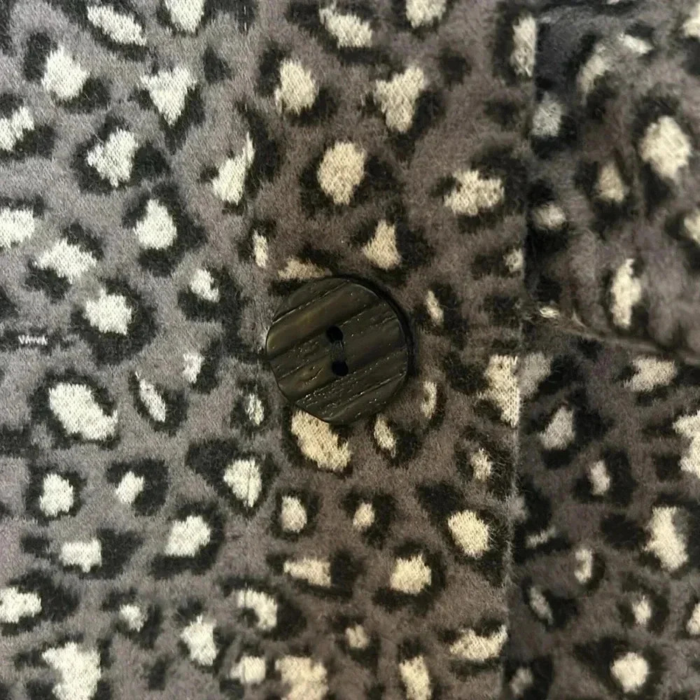 Habitat  NWT shacket,jacket,women M. Grey animal print,,PTP 21”, wide at waist - Picture 8 of 14